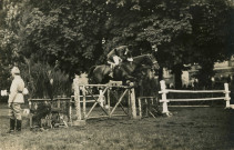 Alençon (Orne), course hippique, saut d'obstacles, carte postale semi-moderne noir et blanc, photo Calbabian, sd, (14x9), AMA.
