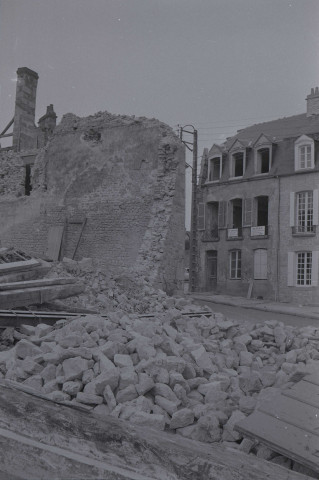 Démolition du grenier à sel, place du Plénître : films négatifs monochrome.