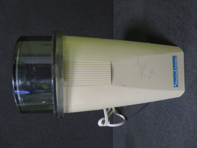 Moulin à café électrique, Alençon Moulinex, type MC1F, beige et gris, (plastique, acier),don de l'association Moulinex, Jean Mantelet.
