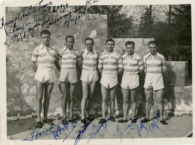 Athlétisme, le Racing club de France, champion de France (1944), de gauche à droite Bastide, Pujazon, Bréans, Levêque, Leroux, Capelle, photographie noir et blanc dédicacée, DR, (18 cm x 13.4cm), collection particulière Negele Danielle, 2023, AMA.