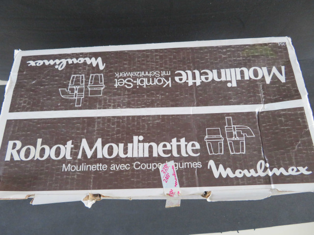 "Moulinette" Kombi-Set, type 320, code : 2.03 avec carton (plastique Métal), Moulinex, 9 pièces, don de l'association Moulinex Jean Mantelet.