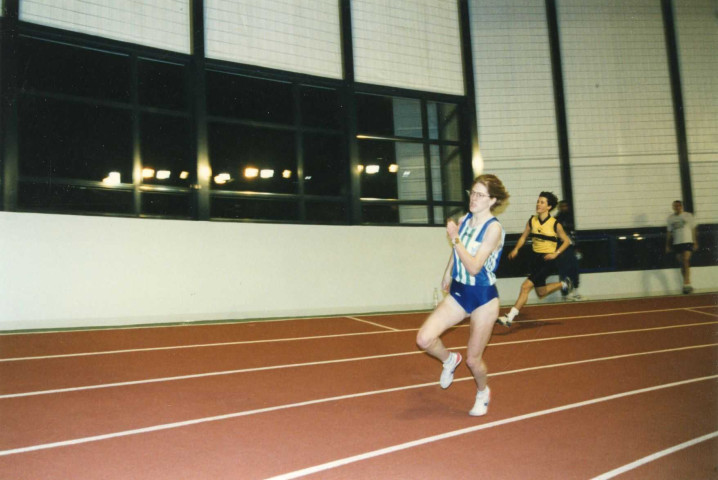 Championnats d'athlétisme, meeting de Indoor, , photographie couleur, phot. Claude Varnier collection particulière Thierry Varnier, 2024, AMA.
