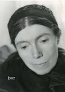 Portrait inédit de la femme artiste Louise Jeanne Aimée Hervieu [v.1938], photographie noir et blanc, Philippe Halsman, dédicacée par Louise Hervieu, (17cm x 12cm), acquisition 2024, AMA.
