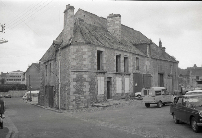 Démolition du grenier à sel, place du Plénître : films négatifs monochrome.