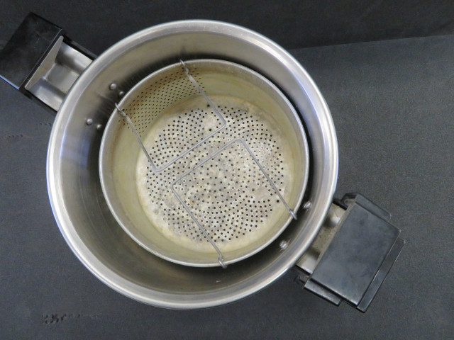 Cocotte minute 6l type ACX6B, (métal, plastique) (37.5x26x26),4 pièces, don de l'association Moulinex Jean Mantelet.
