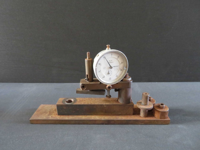 Outillage, micromètre, ancien Instrument de mesure Mitutoyo N° 2046-08 shock Proof (MO06890) (métal), (don de l'association Moulinex Jean Mantelet), AMA