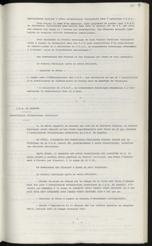 Quartier de Perseigne, installation d'un poste muet, convention avec la P.T.T. pour l'installation d'un distributeur de timbres-poste. C.E.S. Saint Exupéry, installation téléphonique intérieure.