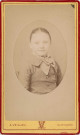Portrait de jeune fille (médaillon), studio, photographie noir et blanc, tirage albuminé, Alphonse Veillon, [1878-1905], acquisition 2022 .