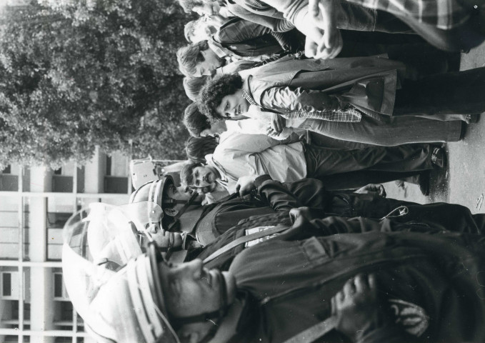 L'évacuation des lieux par les CRS : lot de 17 photographies.
