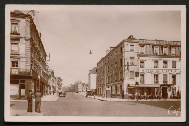 Alencon (Orne), carrefour Cours Clémenceau, rue Saint-Blaise, l'hôtel de France, carte postale semi-moderne n°248 noir et blanc, Réal photo C.A.P, sd, (14cm x 9 cm), AMA.