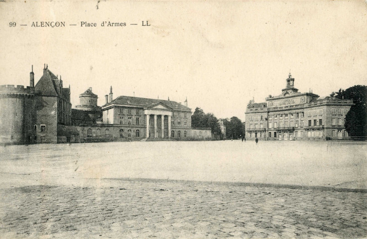 Alençon (Orne), la place d'Armes, carte postale ancienne noir et blanc n°99, édition Léon et Lévy (Paris), marque LL. (Date d'utilisation : 26 août 1930), (14x9), AMA.