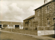 Fontenai-les-Louvets (Orne), les écoles, carte postale ancienne noir et blanc, sd, (14x10,5), AMA.