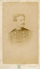 Militaire du 17e régiment d'infanterie, studio, photographie noir et blanc, tirage albuminé, Alphonse Veillon, [1873-1878], acquisition 2022 .