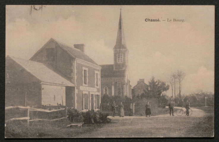 Villeneuve-en-Perseigne, Chassé (Sarthe), Le Bourg, carte postale ancienne noir et blanc, (date d'utilisation : 15 août 1908), (14x9), acquisition 2020, AMA.