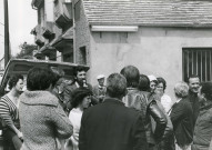 Première prise de parole du maire M. Mauger avant l'intervention des CRS : photographie.