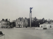 Maquette du monument aux morts, projet René Letourneur et Hourlier : montage photographique pour perspective d'ensemble (1952)