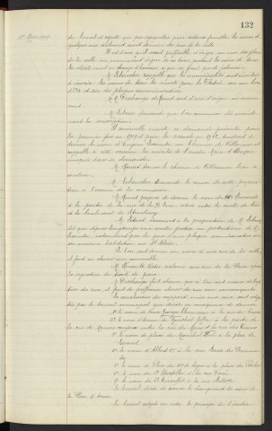 Dénomination des Rues, changements des noms, Maréchal Foch place de Lancrel suite à Cours Georges Clémenceau. Alençon Ouest et Nord entourée de boulevards extérieurs Deschamps, Colbert, Mezeray, Strasbourg, à l'Est routes nationale du Mans et de Mamers et Rue des Tisons soit considéré comme un Boulevard nom de Maréchal Joffre, Rue des promenades soit glorifié par le Nom du Roi Albert 1er, Rue des poulies reste, Nom de Place d'armes en Place des Alliés pour la présence des Anglais, Canadien, Belges, Italiens et des Américains. Courteille Rue Doré au nom du lieutenant L'HOTELLIER et Rue Billote au nom du lieutenant Tirouflet, rapport de la commission