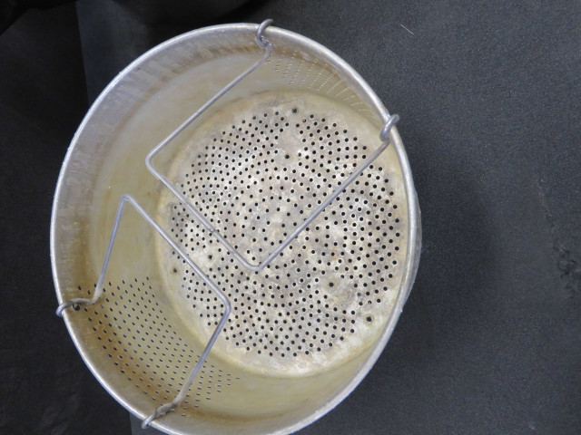 Cocotte minute 6l type ACX6B, (métal, plastique) (37.5x26x26),4 pièces, don de l'association Moulinex Jean Mantelet.