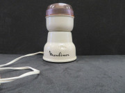 Moulin à café électrique, Alençon Moulinex, type MC1V, blanc et marron, (plastique, acier),don de l'association Moulinex, Jean Mantelet.