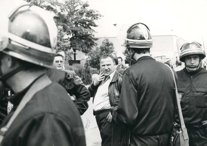L'évacuation des lieux par les CRS : lot de 17 photographies.