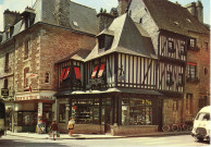 Alençon (Orne), Vieilles maisons Normandes XVIe siècle, carte postale ancienne noir et blanc, édition CAP Cie des arts photomécaniques, Paris 15e, (date d'utilisation : 1956) (15x10,5), AMA, 2 exemplaires.