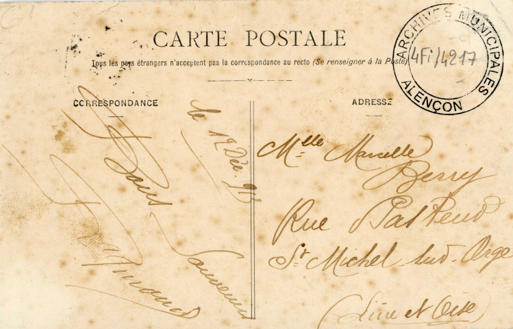 Alençon (Orne), quartier Valazé (14e Hussards), caserne, Hussards sur le champ de manœuvres, carte postale ancienne noir et blanc n°53, A M.F, éditeur, (Date d'utilisation : 12 février 1913), (14x9), AMA.