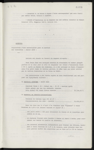 Quartier de Perseigne, acquisition des locaux pour création d'un guichet annexe des P.T.T. dans la tour TL23-S.E.M.D.O. Matériel, acquisition d'une tractopelle pour le service des cimetières, marché EDON.