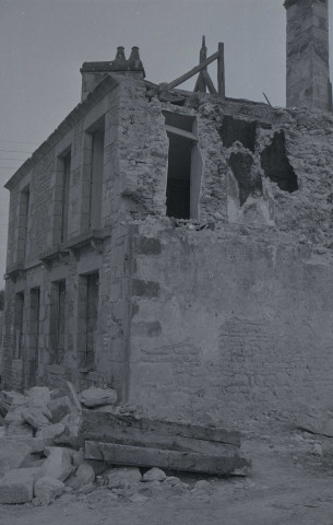 Démolition du grenier à sel, place du Plénître : films négatifs monochrome.