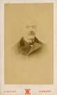 Portrait d'un homme, studio, photographie noir et blanc, tirage albuminé, Alphonse Veillon, [1873-1878], acquisition 2022 .