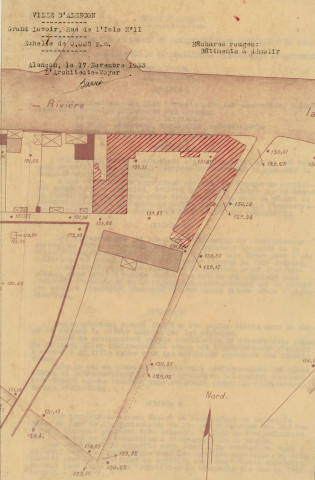 Démolition du grand lavoir central situé 11 rue de l'Isle pour l'aménagement d'une avenue longeant la Sarthe, reliant le Boulevard de la République à la rue du Pont-Neuf, adjudication (1933-1934) : cahier des charges, devis, affiche, traités de gré, correspondance, délibération,
