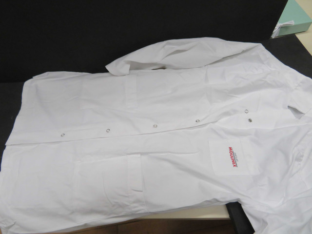 Blouse de travail Moulinex blanche (coton), Alençon Moulinex, don de l'association Moulinex Jean Mantelet.