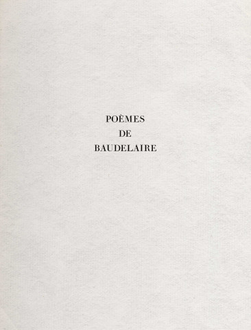 Charles Baudelaire, Louise Hervieu, poèmes avec Suite complète et illustrations inédites tirées sur Malacca (pour les 40 premiers volumes) 1946, édition limitée numérotée 16 /300, Paris, Prétextes, Rue des Saint-Pères, 105p, (30x24cm) avec étui, papier vélin blanc de Lana. In-4 en feuilles sous couverture rempliée pleinement illustrée, coffret cartonné avec stries blanches et titre en rouge sur le dos; titre en blanc sur le premier plat orné également de stries blanches (boitage d'éditeur).Boitage: Frottements, usure d'usage (sans gravité) sur coins, mors un peu fendus (sans gravité), boitage un peu sali par l'usage (sans gravité). Broché: Frottements d'usage légers sans conséquence. Intérieur correct titre en rouge et noir . Complet de la suite sur Malacca (19 gravures) à laquelle on a joint 4 tirages originaux non retenus. 4 Dessins inédits qui n'ont pas été retenus dans l'édition commercialisée.
