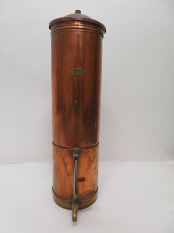 Sacchaloryseur de pharmacie (appareil à sirop) en cuivre, prise en liège (Fin XIXe) (Haut 62cm).