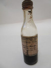 Série de 3 flacons de sirop en verre blanc ou ambré, bouchons en liège ou métallique, anciennes étiquettes (Fin XIXe siècle, XXe siècle).