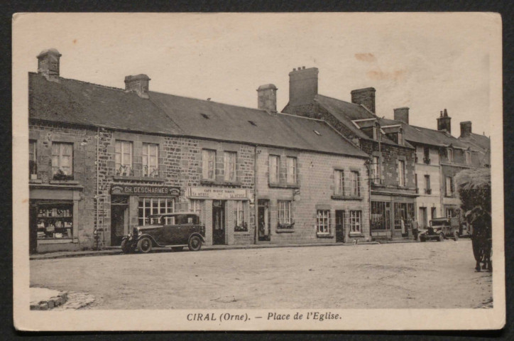 Ciral (Orne), Place de l'église, carte postale ancienne noir et blanc, sd, (14x9), acquisition 2022, AMA.