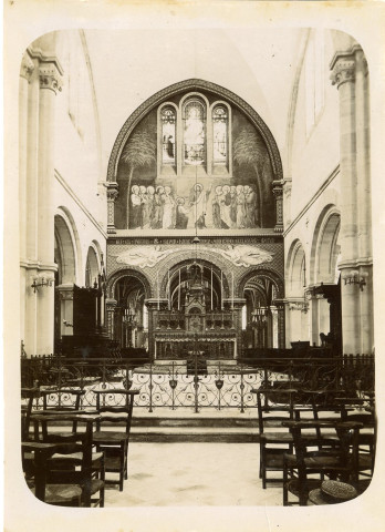 Alençon, chapelle de l'église Saint Pierre de Montsort, autel de la Vierge, photographie noir et blanc, tirage argentique sur papier, (8.5cm x 11.7cm)(1894).