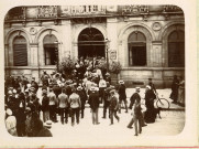 Alençon, Hôtel du Grand Cerf, rue Saint-Blaise, première réception de l'Automobile Club de France, photographie noir et blanc, tirages argentiques sur papier, (1895).