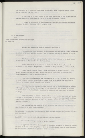 Enseignement, installation de préaux scolaires. C.E.S. Saint Exupéry, achat de matériel d'éducation physique et sportive, gymnase André Poisson, Mr HUIM directeur de l'établissement.