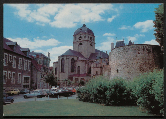 Alençon (Orne), Abside de l'église Notre-Dame remarquable par son portail du XVe s, carte postale semi-moderne couleur n°15, Artaud frères éditeurs, Carquefou Nantes, sd, (15x10,5), AMA.