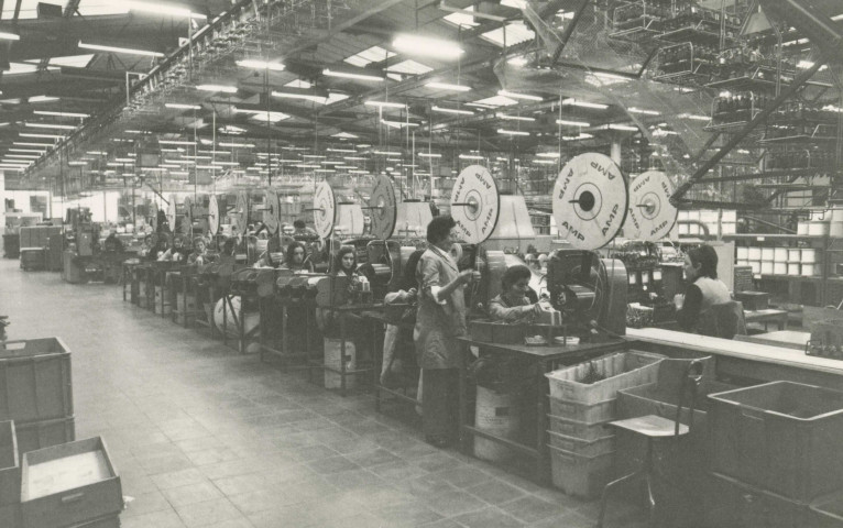 Postes globaux de fabrication des stators : photographie noir et blanc, L. Gandon (18cm x 12cm).