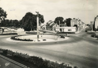 Alençon (Orne), place du Général de Gaulle, carte postale semi-moderne noir et blanc n °1831, édition CAP compagnie des arts photomécaniques, Réal-photo, (Date d'utilisation : 16 mai 1950) , (14,7x10,5), AMA.