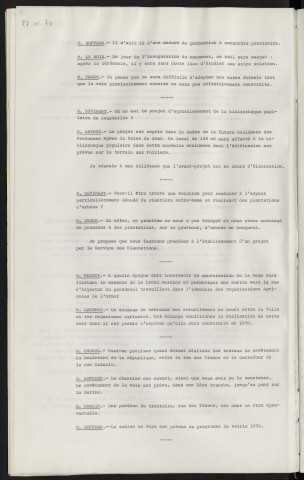 Rail de protection rue du pont Neuf, inesthétique. Projet d'agrandissement de la bibliothèque de Courteille. Aménagement du cimetière Notre-Dame. Construction de la voie Nord, secteur Croix Mercier vers la rue d'Argentan, immeuble des organisations Agricoles de l'Orne. Travaux de revêtement du boulevard de la République entre rue des Tisons et rue Cazault.