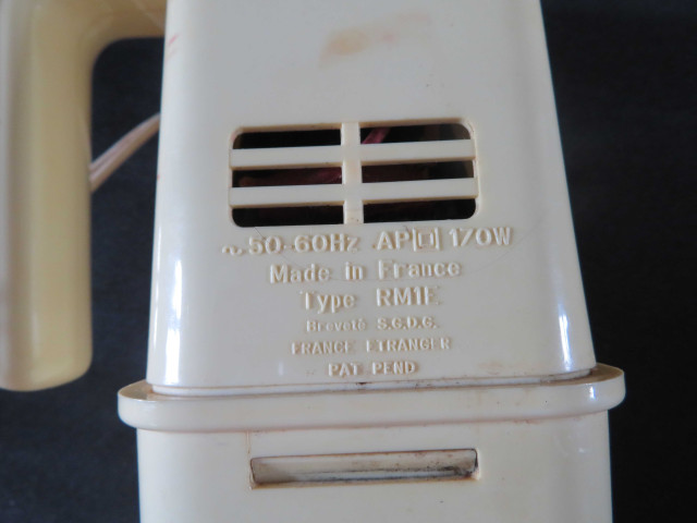 Turbomix, mixeur électrique, batteur (1965), 8 pièces, (plastique, métal), (don de l'association Moulinex Jean Mantelet), AMA