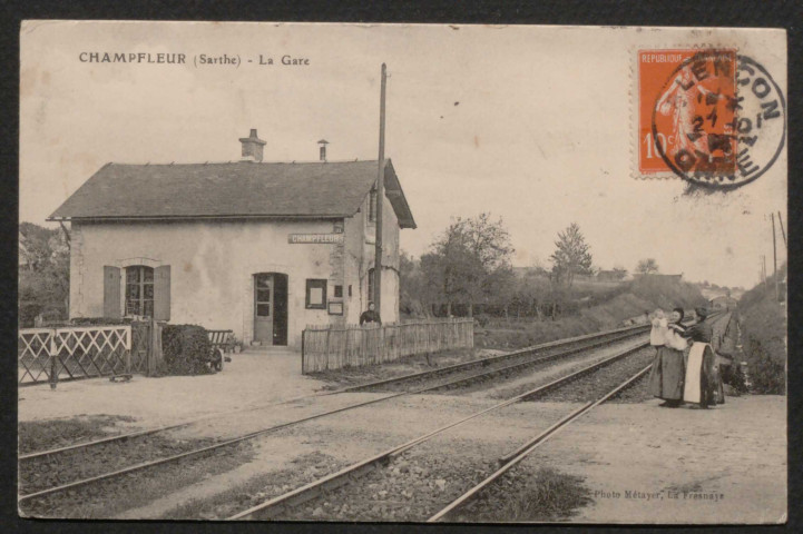 Champfleur (Sarthe), La gare, carte postale ancienne noir et blanc, photo Métayer, la Fresnay, (date d'utilisation : 27 octobre 1914), (14x9), acquisition 2021, AMA.