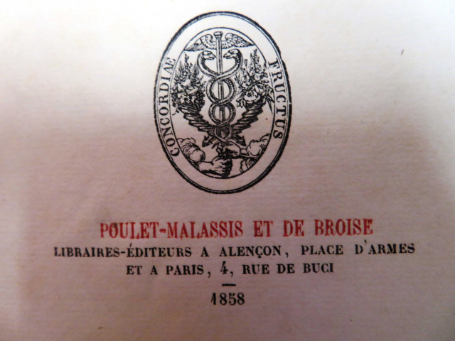 Odolant Desnos, Léon de la Sicotière, Mémoires historiques sur la ville d'Alençon et ses seigneurs ; précédés d'une dissertation sur les peuples qui ont habité anciennement le duché d'Alençon et le Comté du Perche et sur l'état ancien de ces pays, Alençon, Poulet-Malassis et De Broise, 1861, 2 livraisons formant 1 tome (seul paru) en 2 vols in-8 brochés (445p en continue). Seconde édition, 2ème volume.