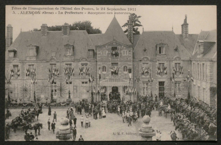 Alençon (Orne), Fêtes de l'inauguration de l'Hôtel des Postes, la Préfecture, réception des autorités, carte postale ancienne noir et blanc n°5, A.M.F. éditeur, (Date cliche : 24 septembre 1911), (14x9),AMA.